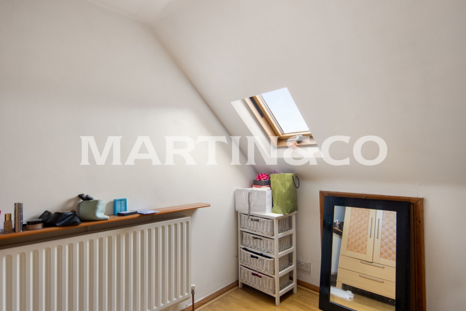 5 bedroom House in Elm Close