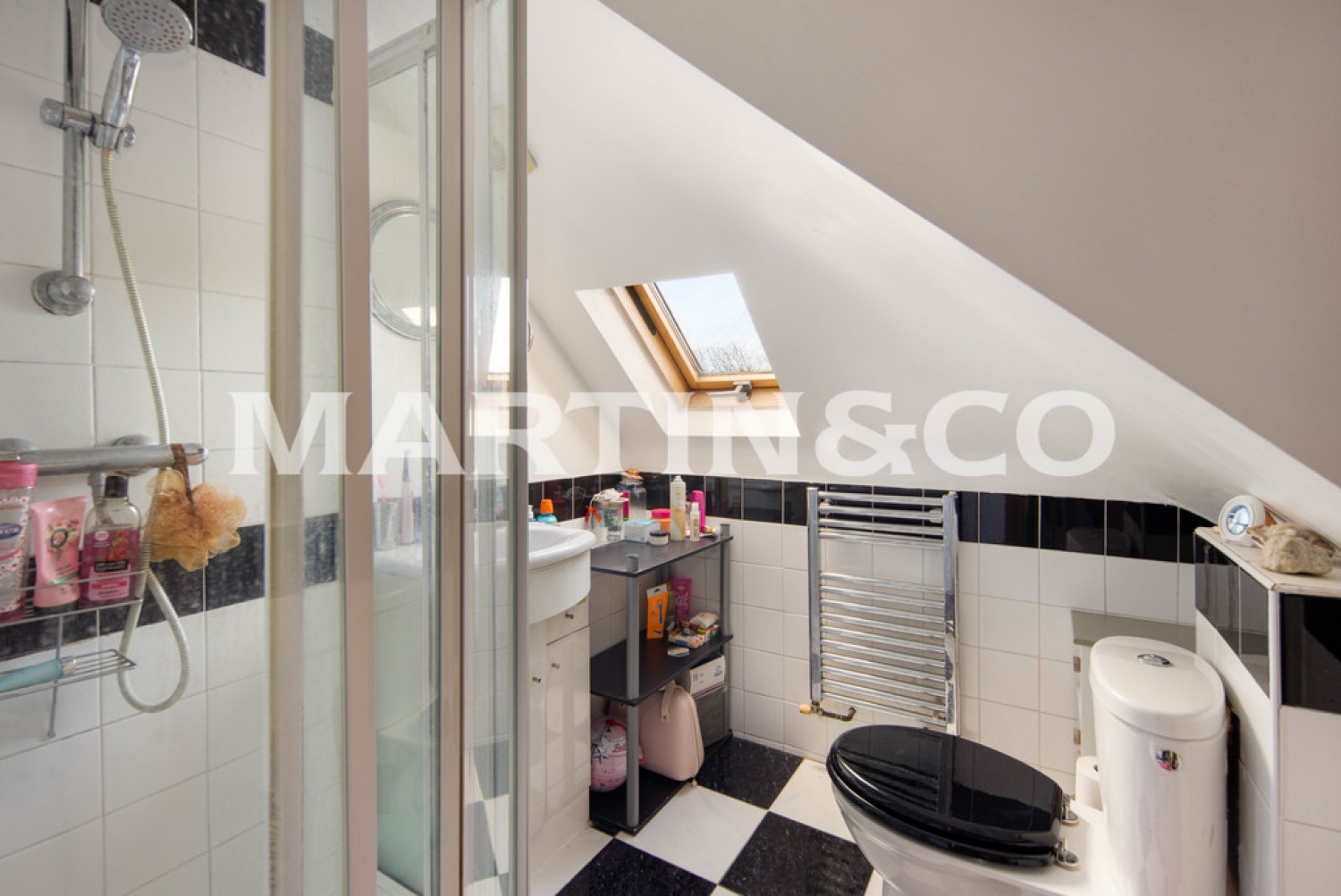 5 bedroom House in Elm Close