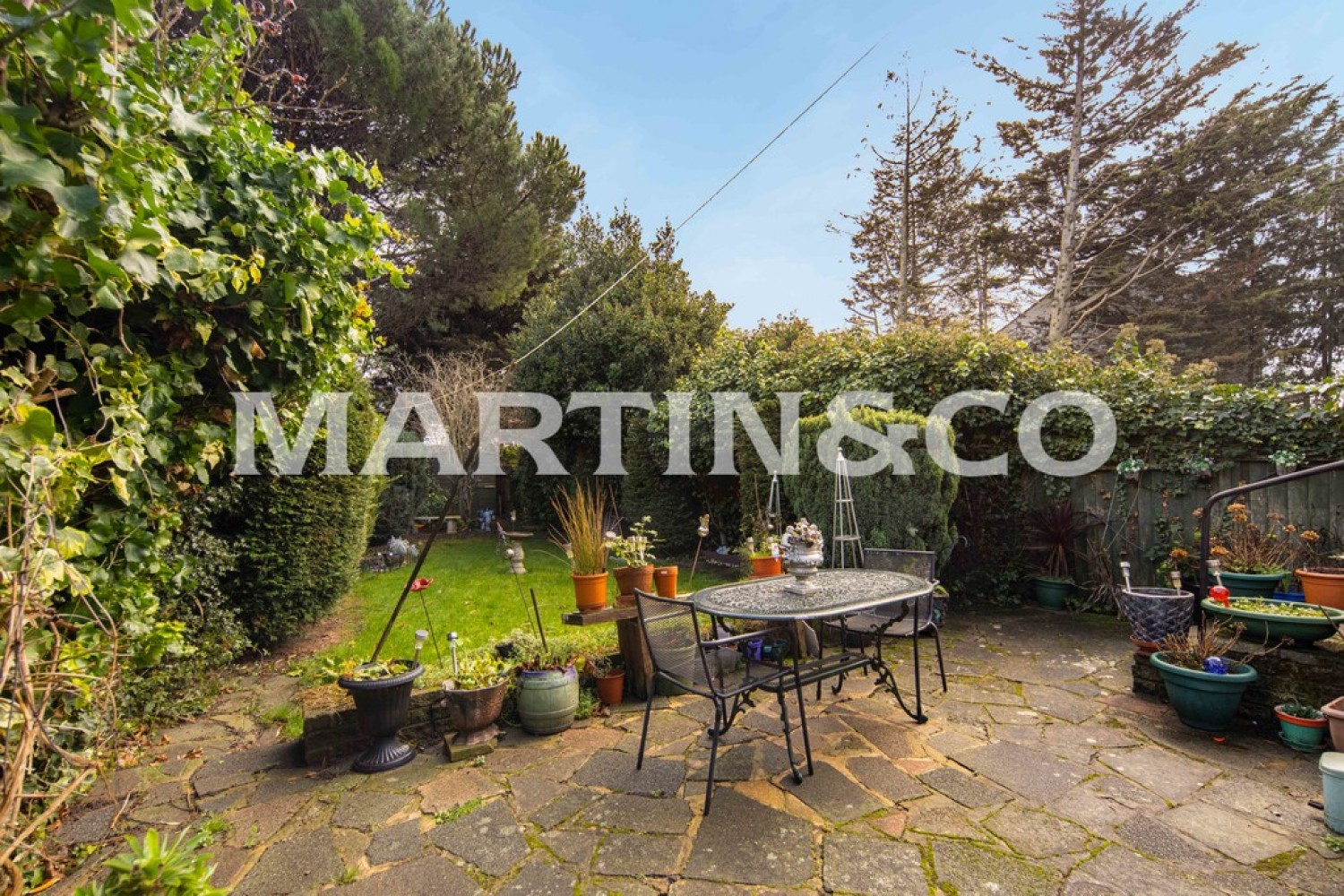 5 bedroom House in Elm Close