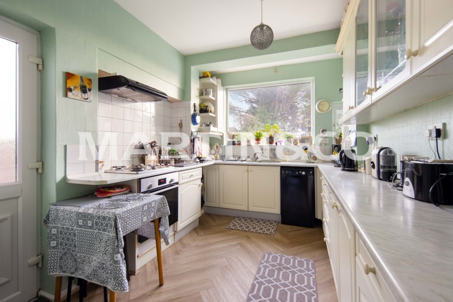 5 bedroom House in Elm Close