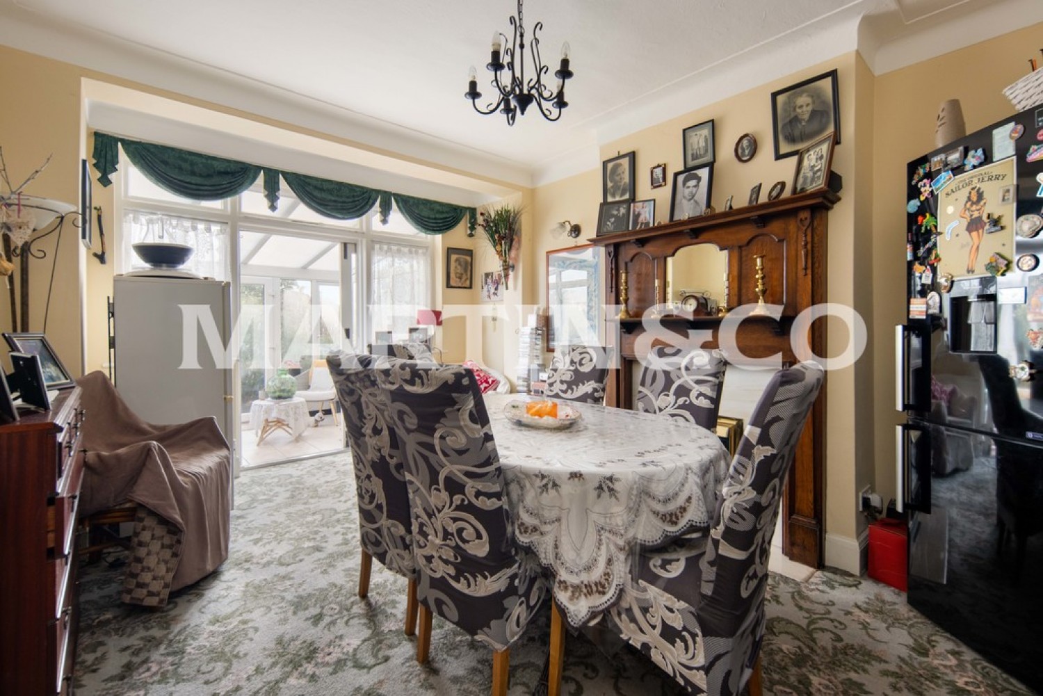 5 bedroom House in Elm Close