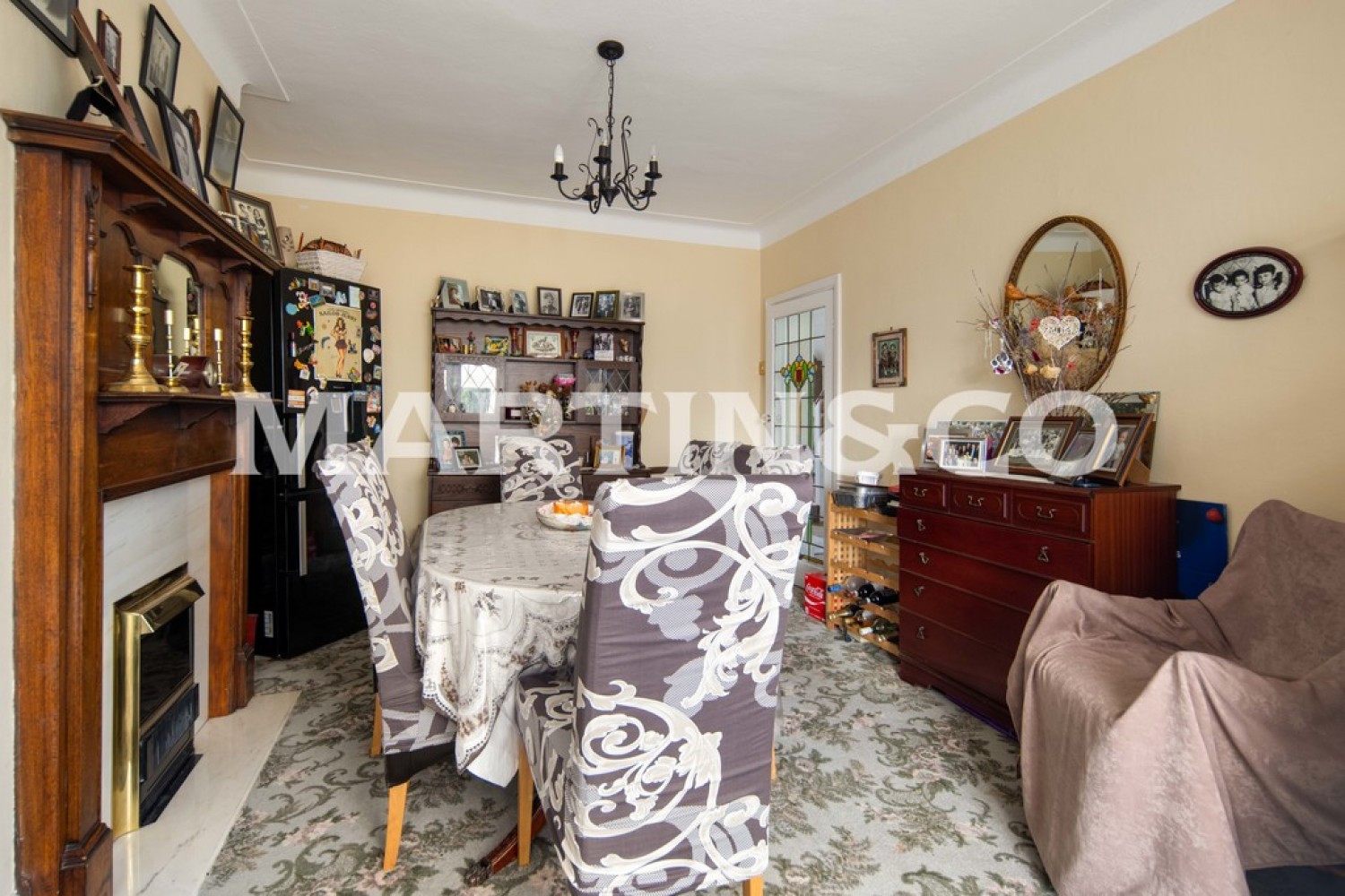 5 bedroom House in Elm Close