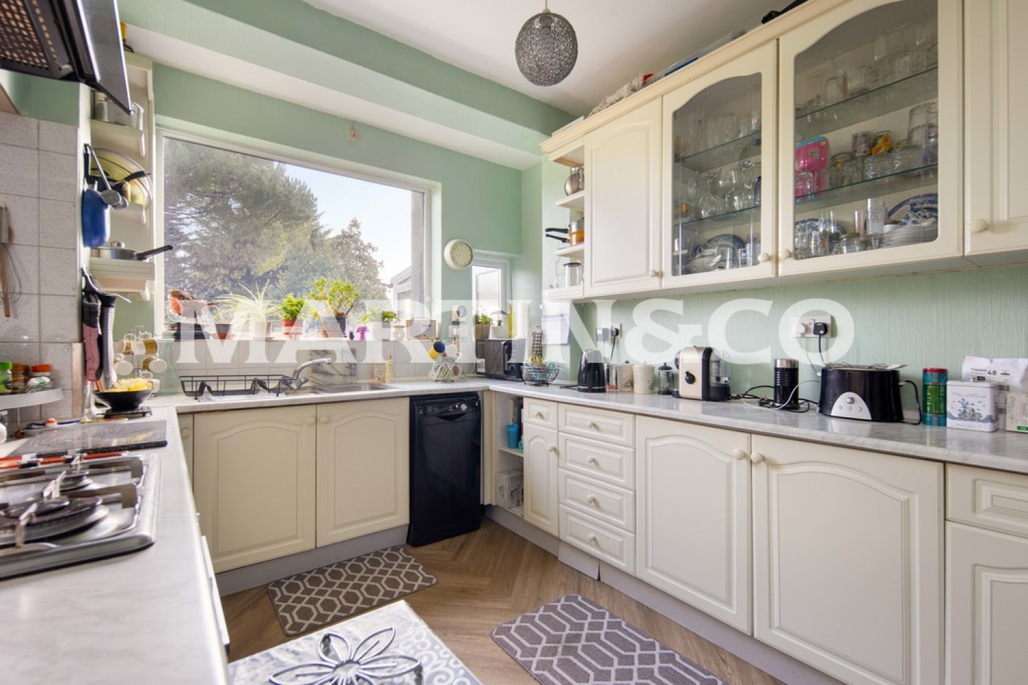 5 bedroom House in Elm Close