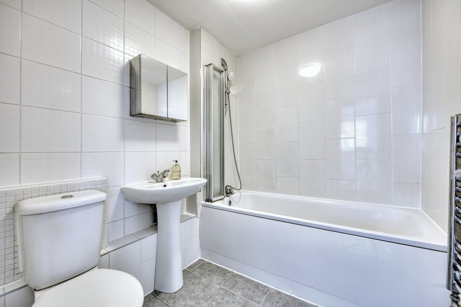 2 bedroom Flat in Bourne Court, Wanstead