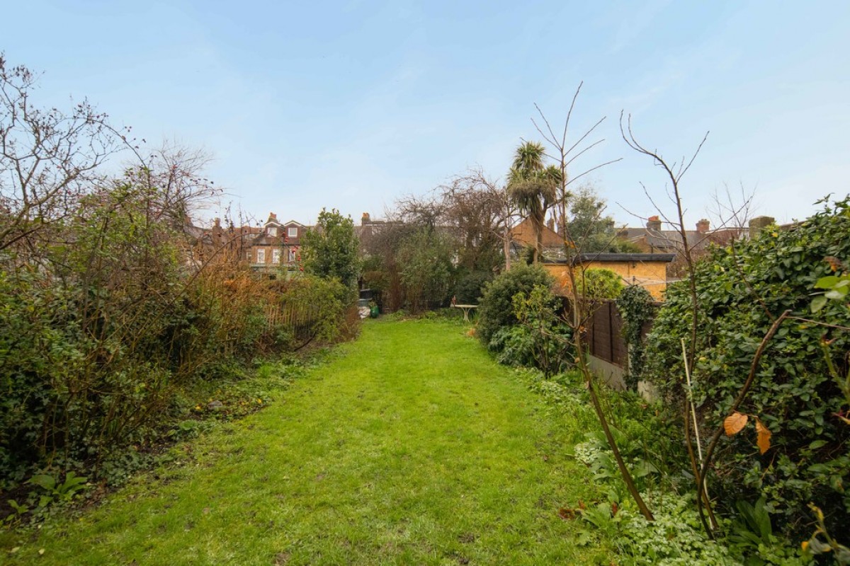 Clavering Road, Aldersbrook