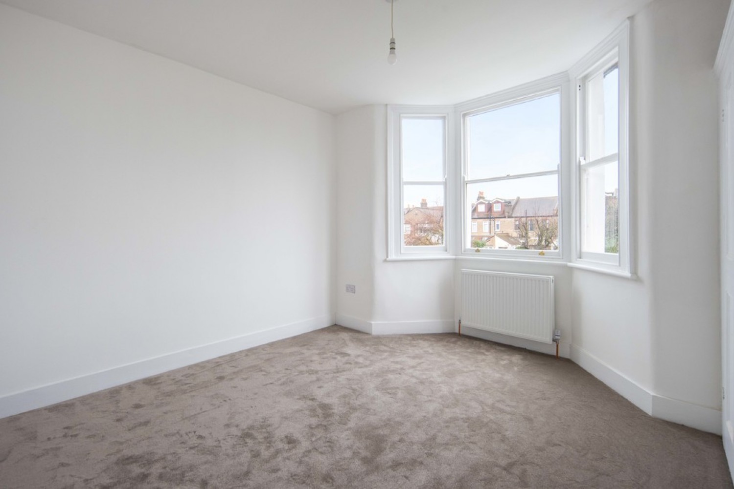 3 bedroom House for Sale Clavering Road, Aldersbrook