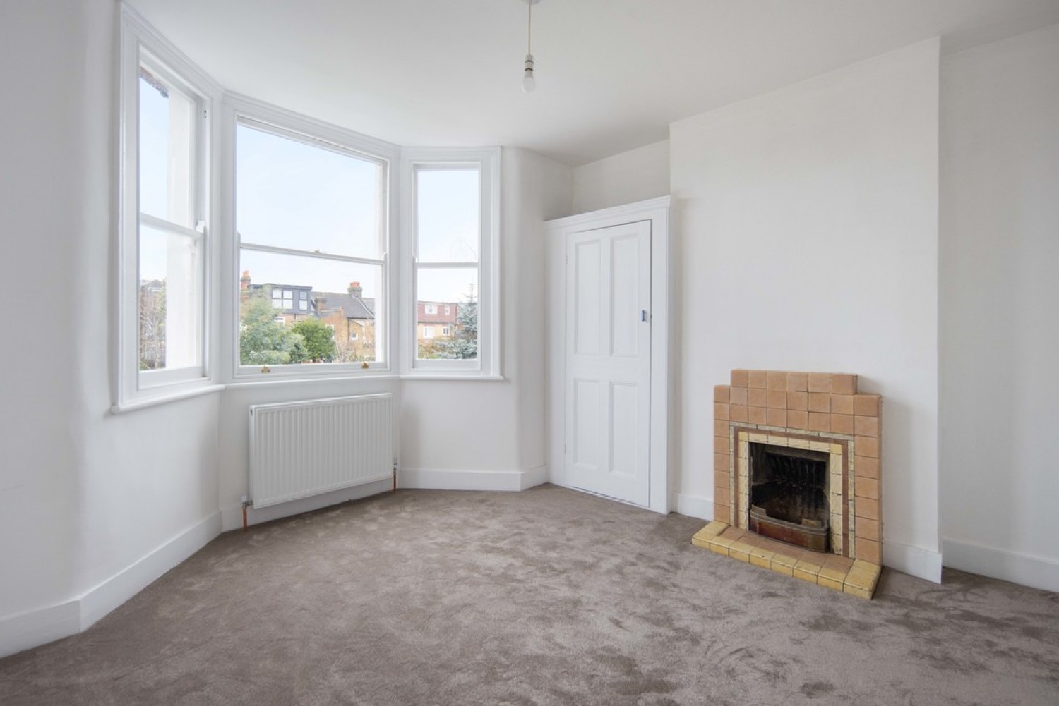 3 bedroom House for Sale Clavering Road, Aldersbrook