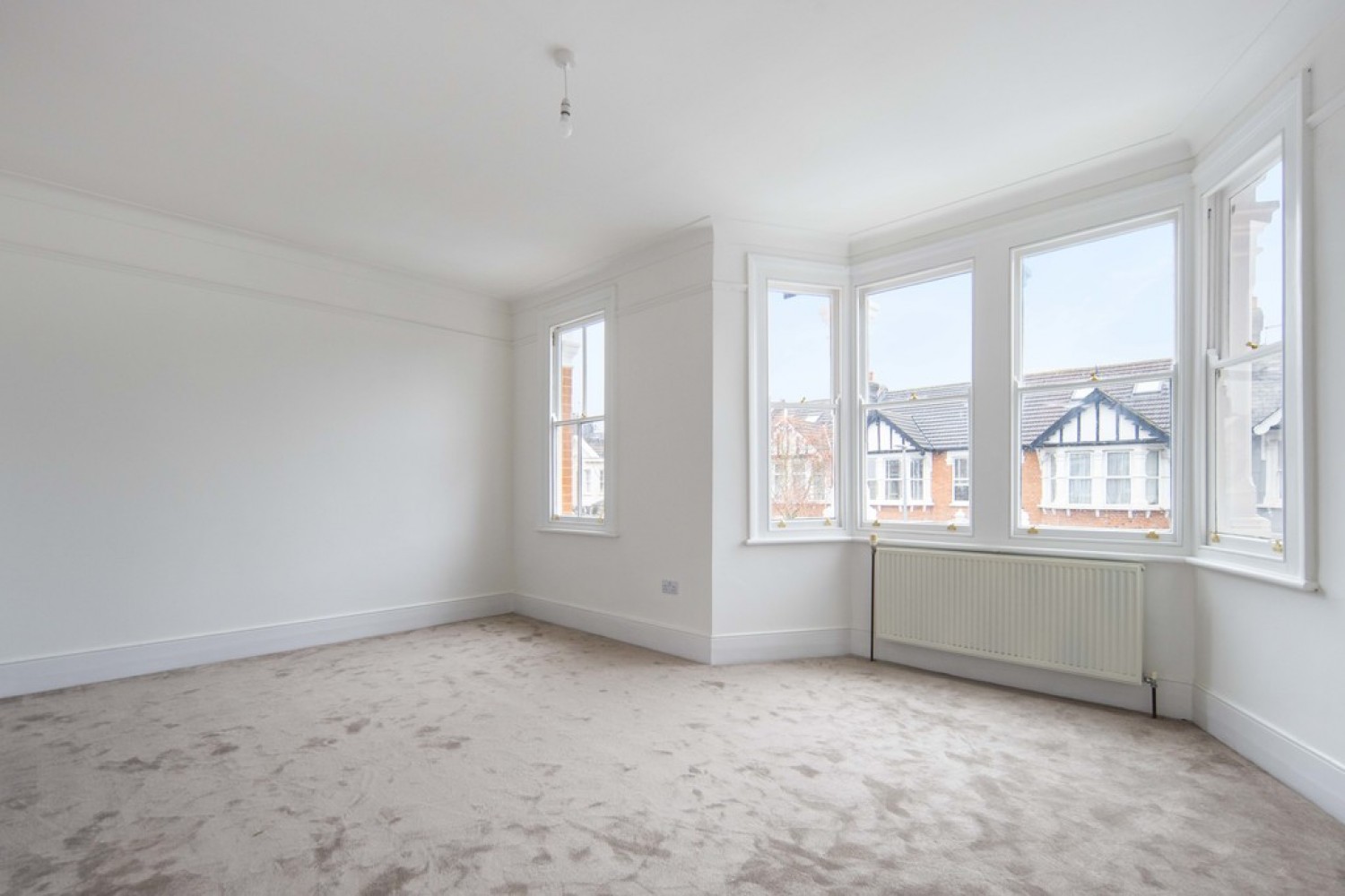 3 bedroom House for Sale Clavering Road, Aldersbrook
