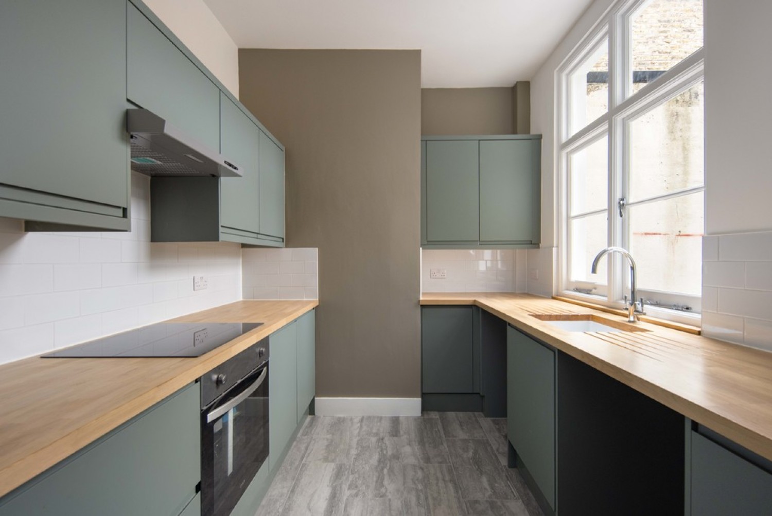 3 bedroom House for Sale Clavering Road, Aldersbrook