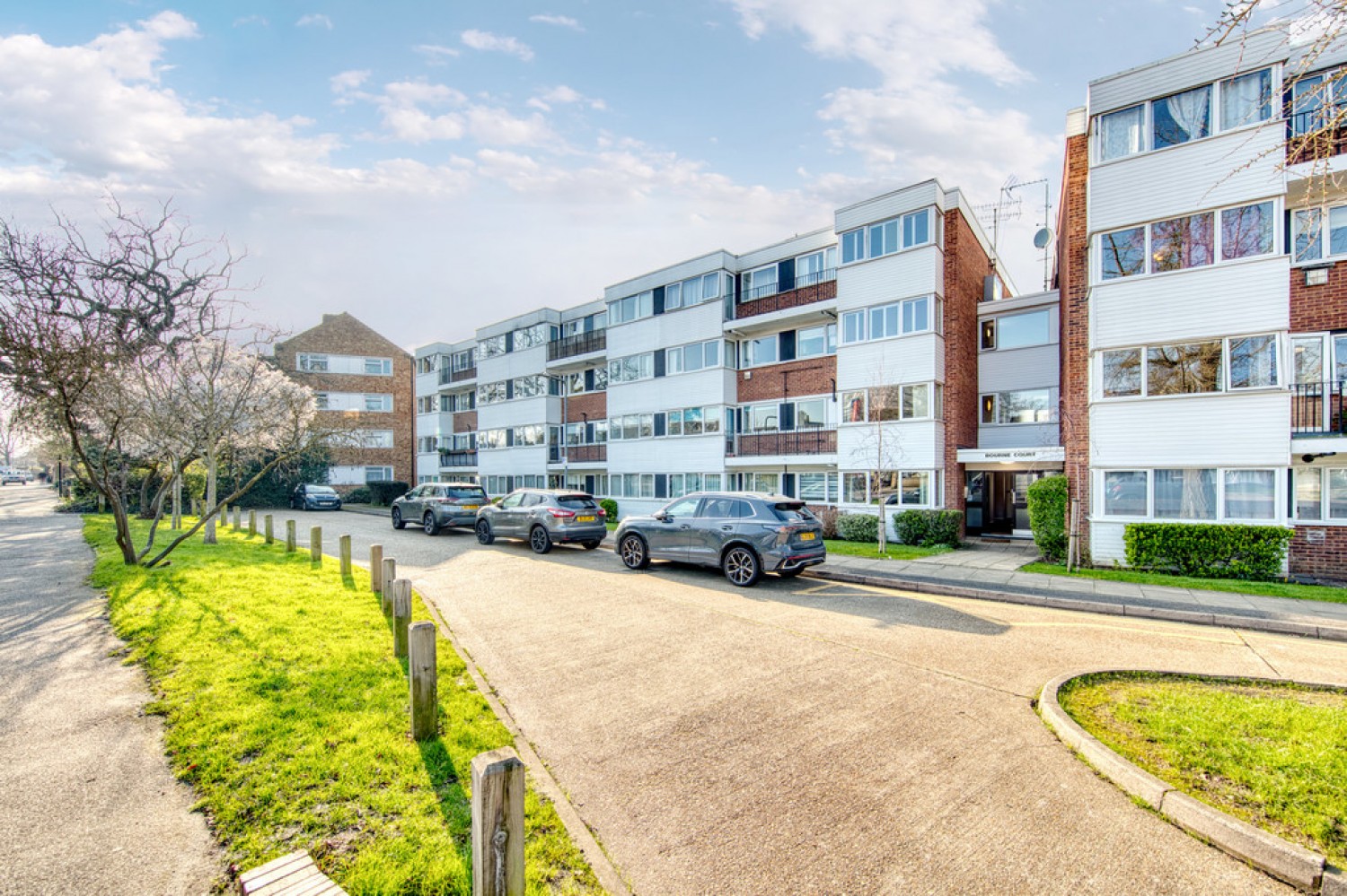 2 bedroom Flat for Sale Bourne Court, Wanstead