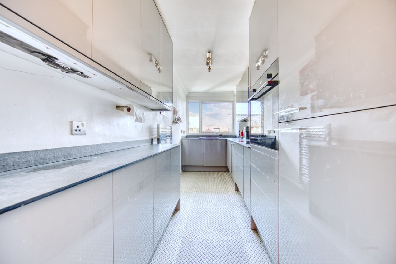 2 bedroom Flat for Sale Bourne Court, Wanstead