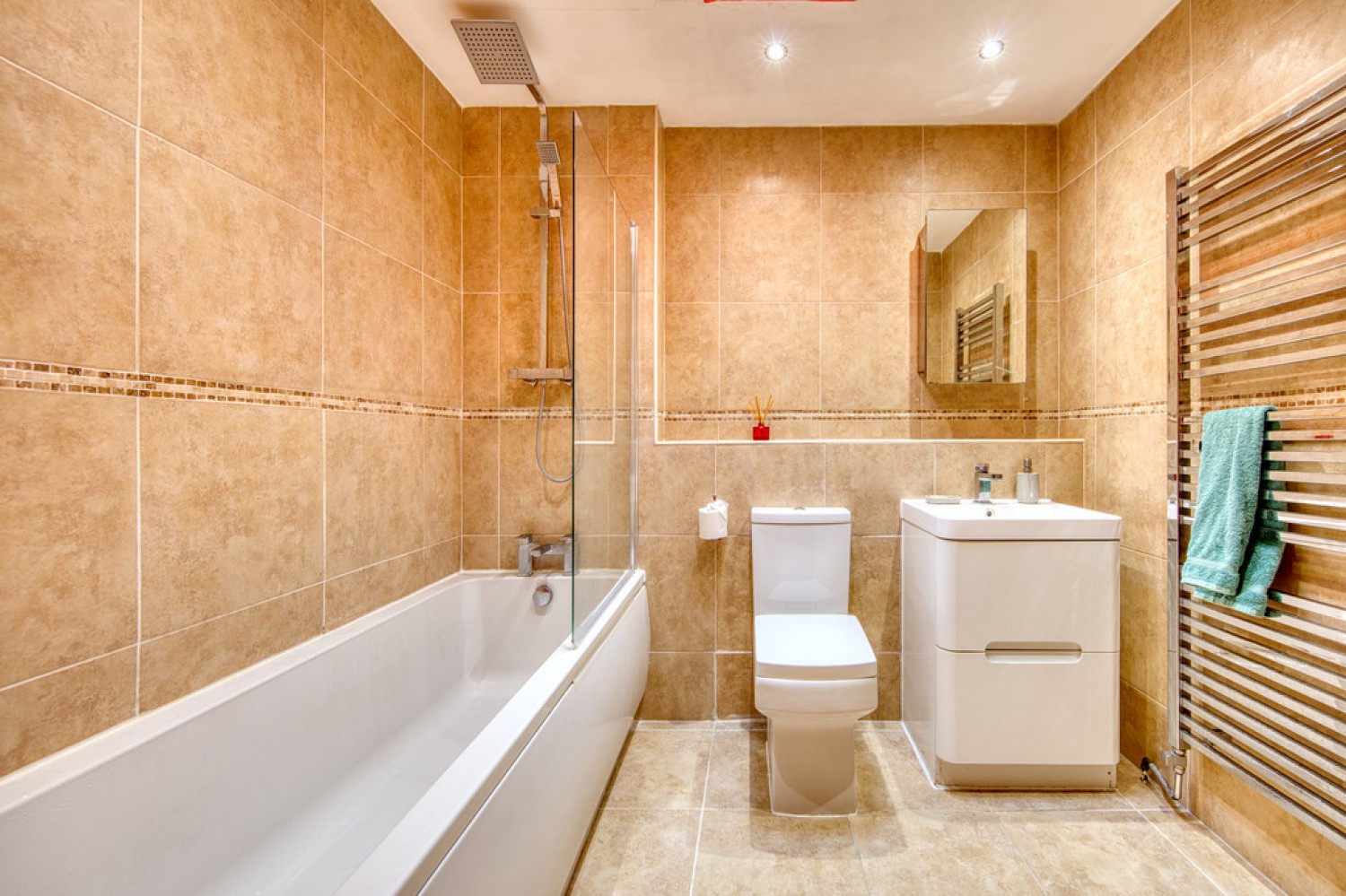 2 bedroom Flat for Sale Bourne Court, Wanstead