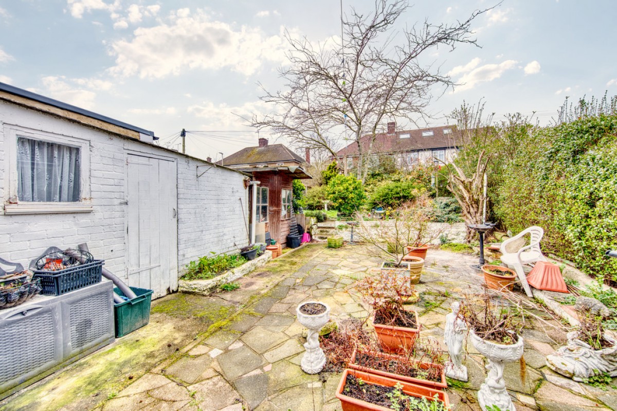 Finchingfield Avenue, Woodford