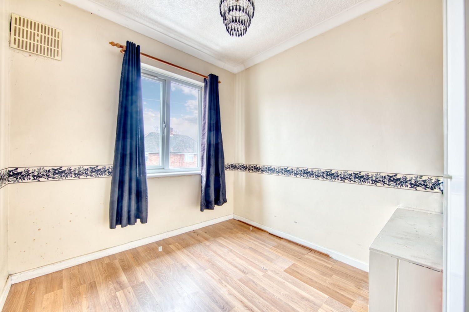 3 bedroom House for Sale Finchingfield Avenue, Woodford