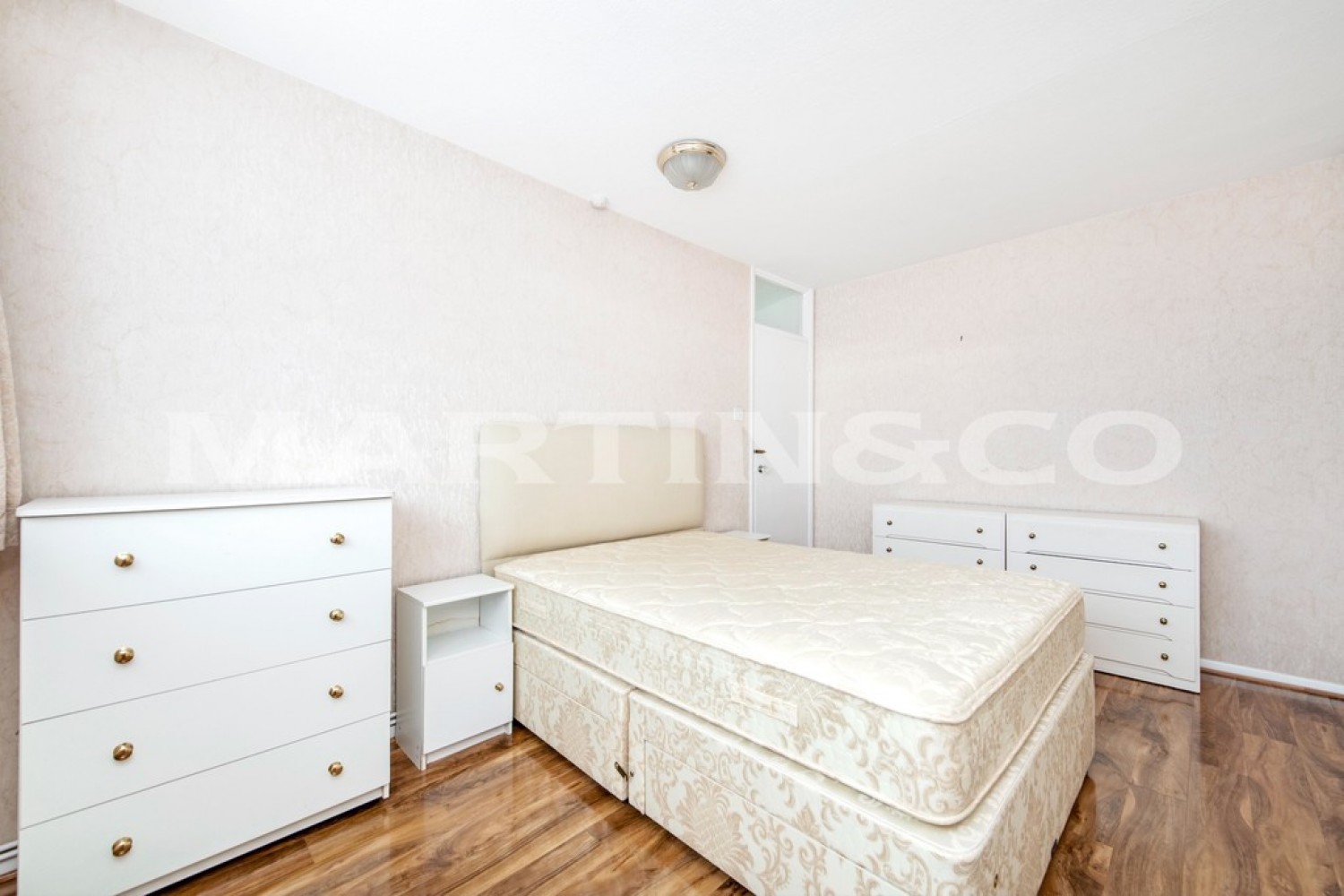 2 bedroom Flat for Sale Hardwick Court, Spratt Hall Road, Wanstead