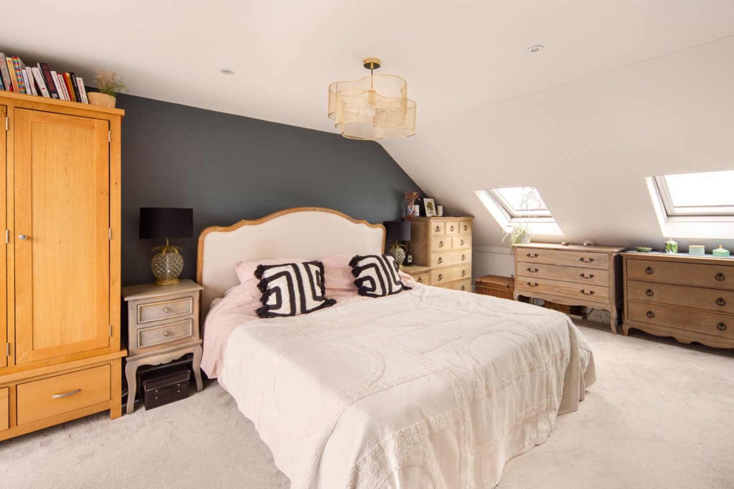 5 bedroom House for Sale Abbottsford Gardens