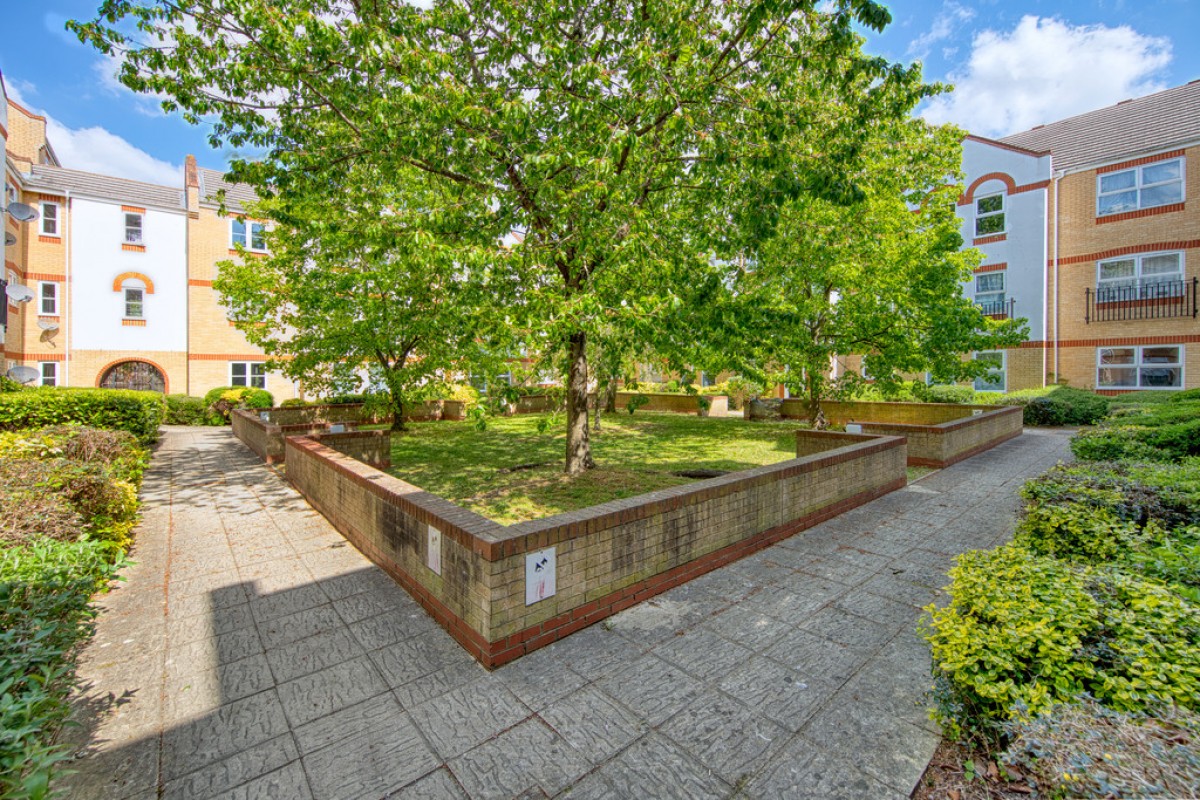 Aaron Hill Road, Beckton