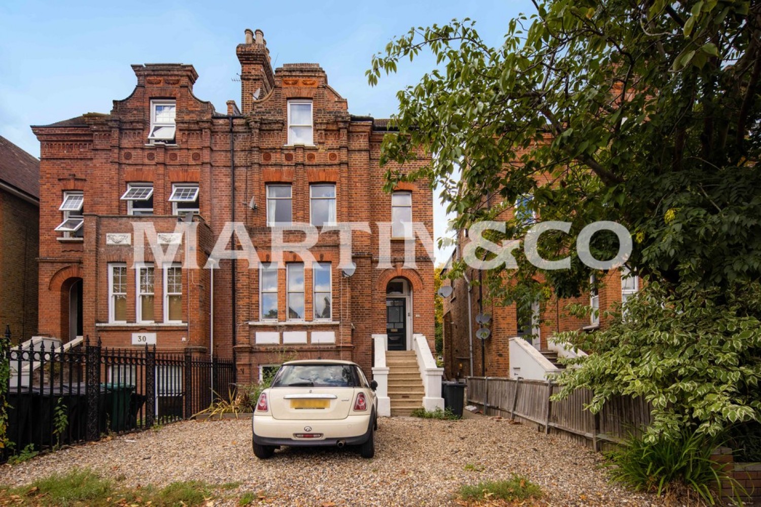 2 bedroom Flat for Sale Hermon Hill, Wanstead