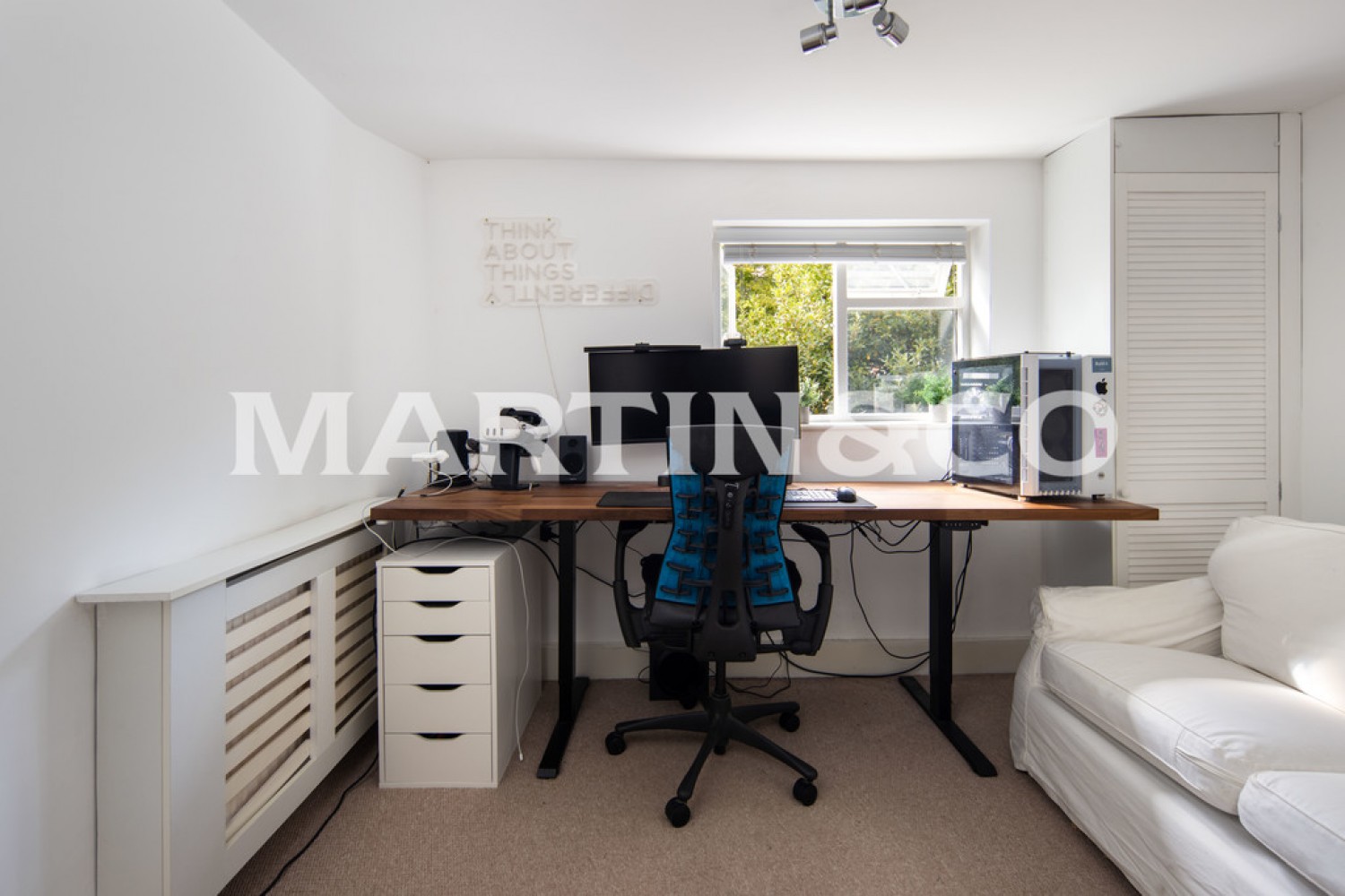 2 bedroom Flat for Sale Hermon Hill, Wanstead