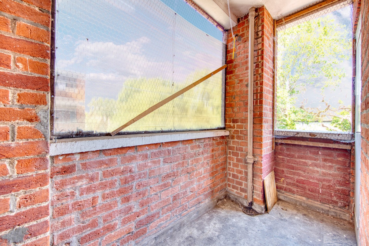 2 bedroom Flat for Sale Althorne Gardens, South Woodford