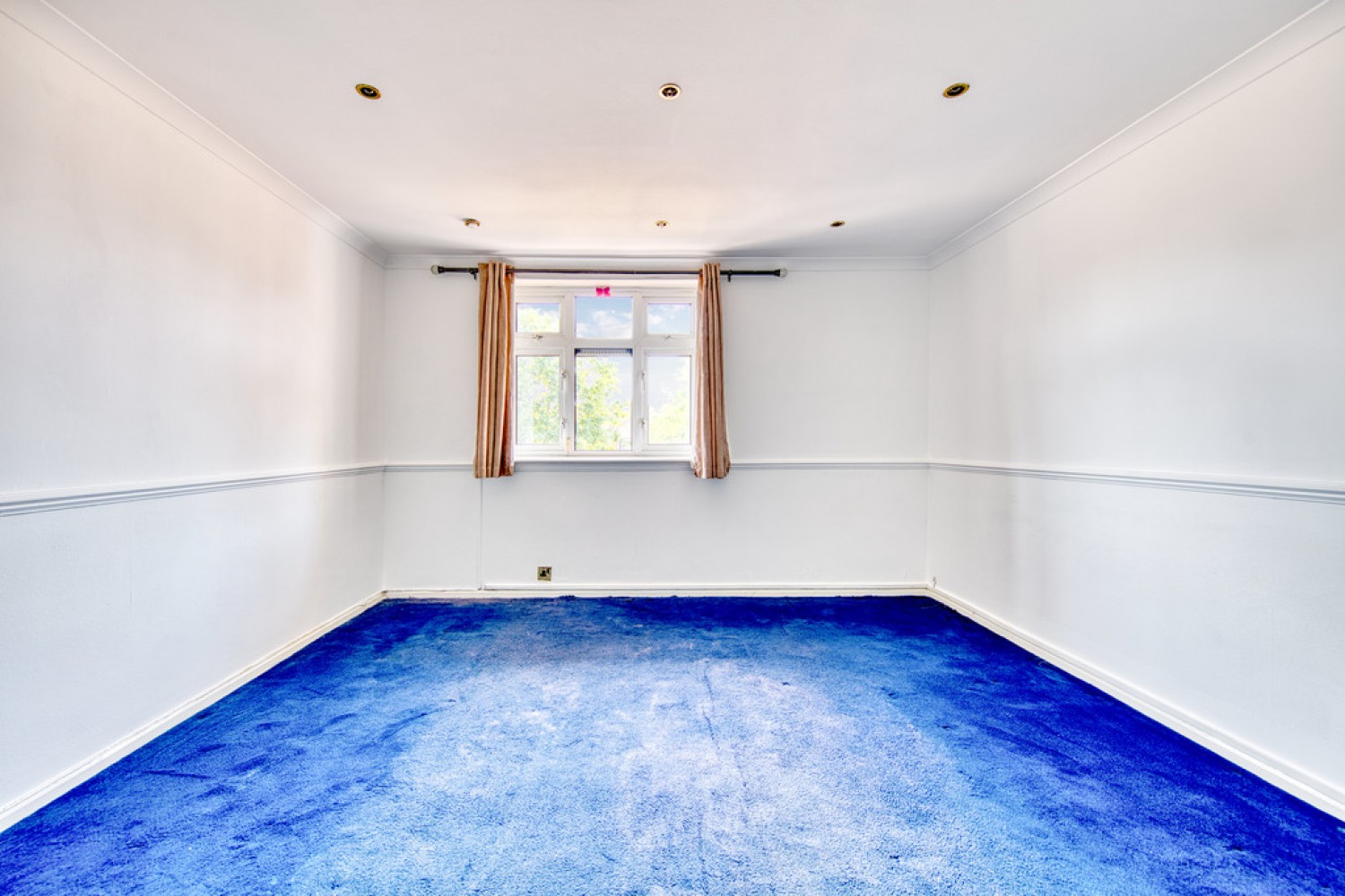 2 bedroom Flat for Sale Althorne Gardens, South Woodford