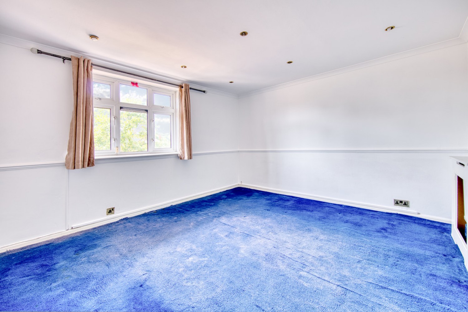 2 bedroom Flat for Sale Althorne Gardens, South Woodford