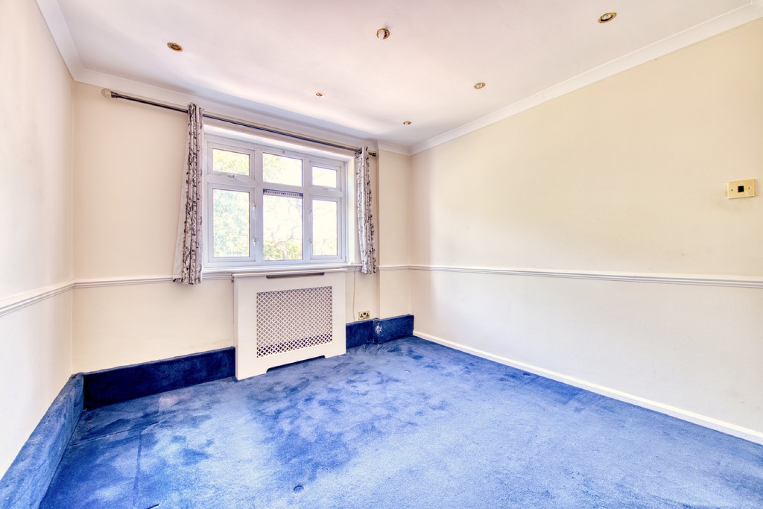 2 bedroom Flat for Sale Althorne Gardens, South Woodford