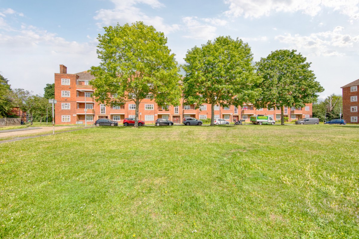 Althorne Gardens, South Woodford