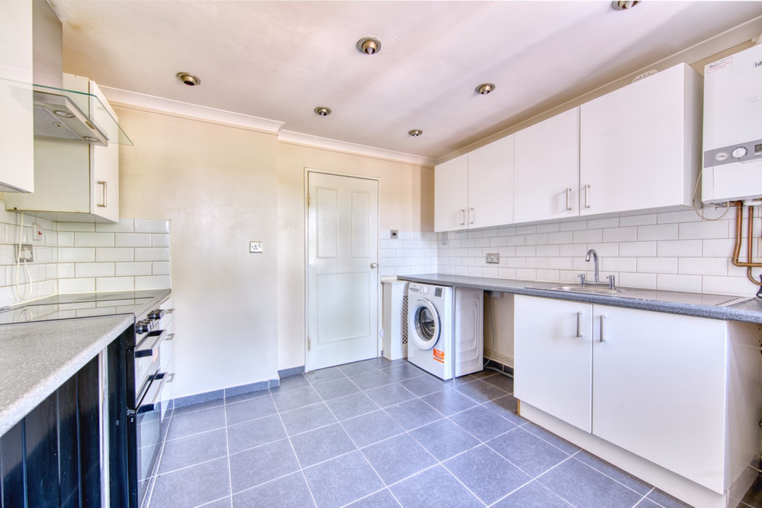 2 bedroom Flat for Sale Althorne Gardens, South Woodford