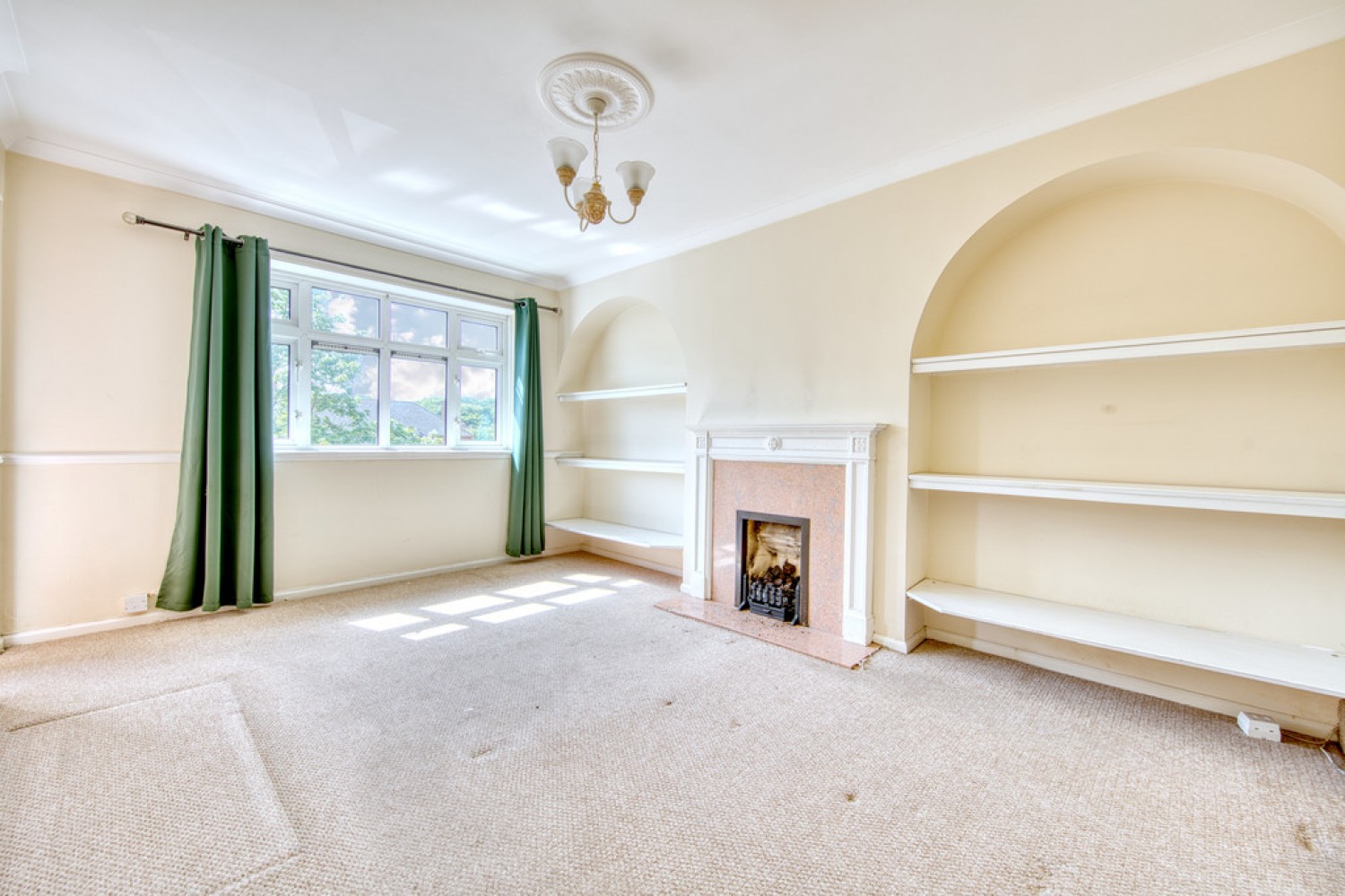 2 bedroom Flat for Sale Althorne Gardens, South Woodford