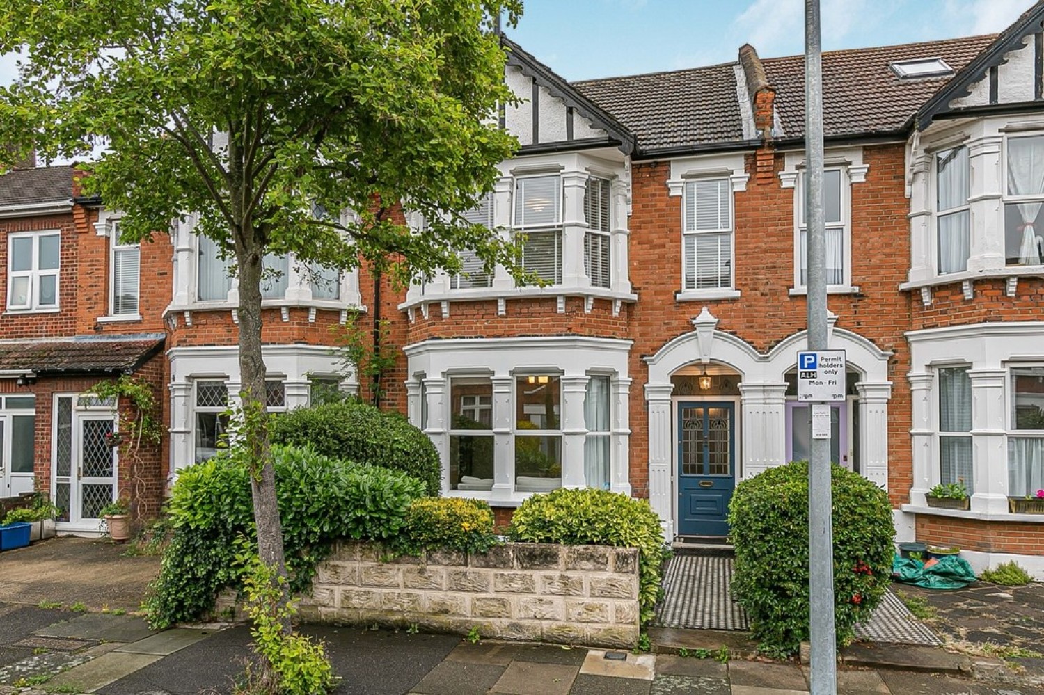 3 bedroom House for Sale Clavering Road, Aldersbrook