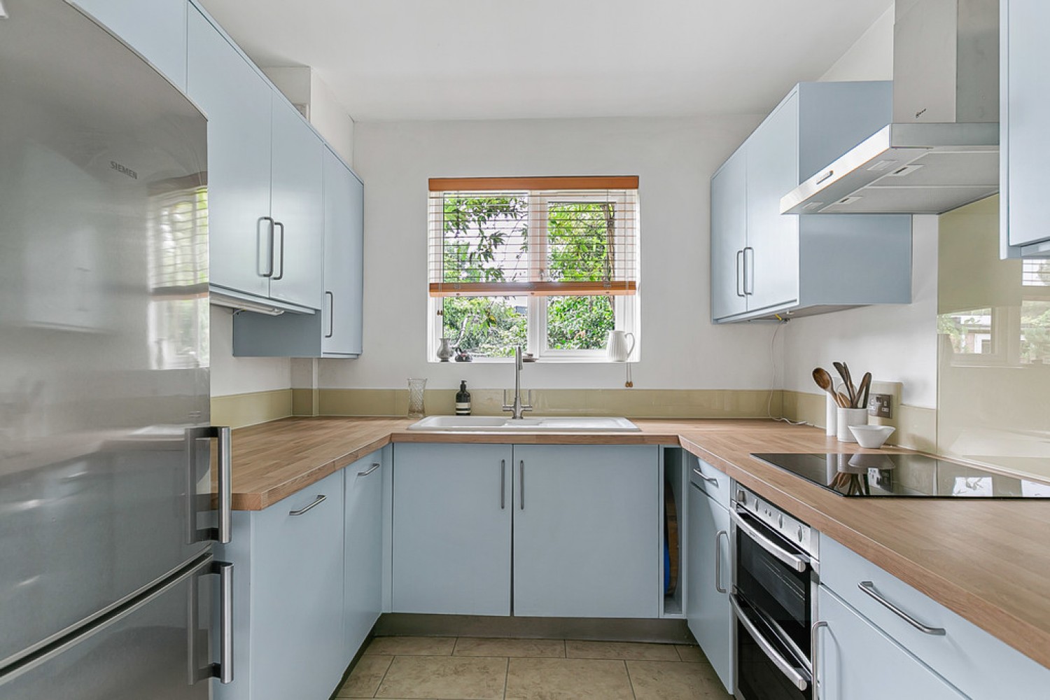 3 bedroom House for Sale Clavering Road, Aldersbrook