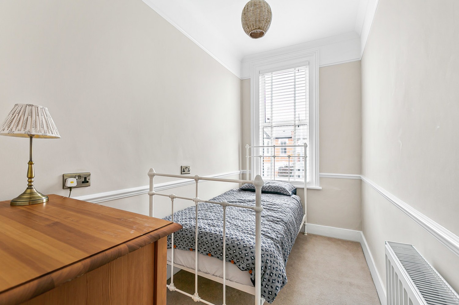 3 bedroom House for Sale Clavering Road, Aldersbrook