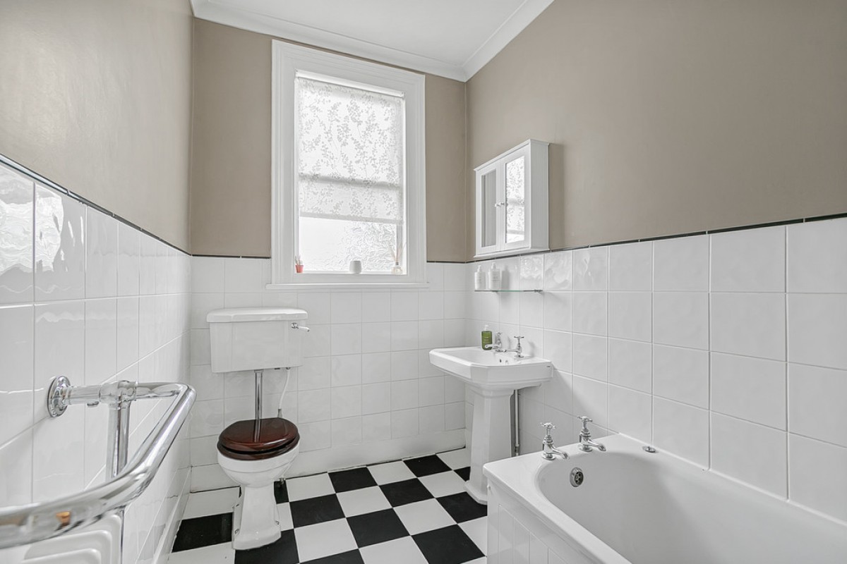 Clavering Road, Aldersbrook