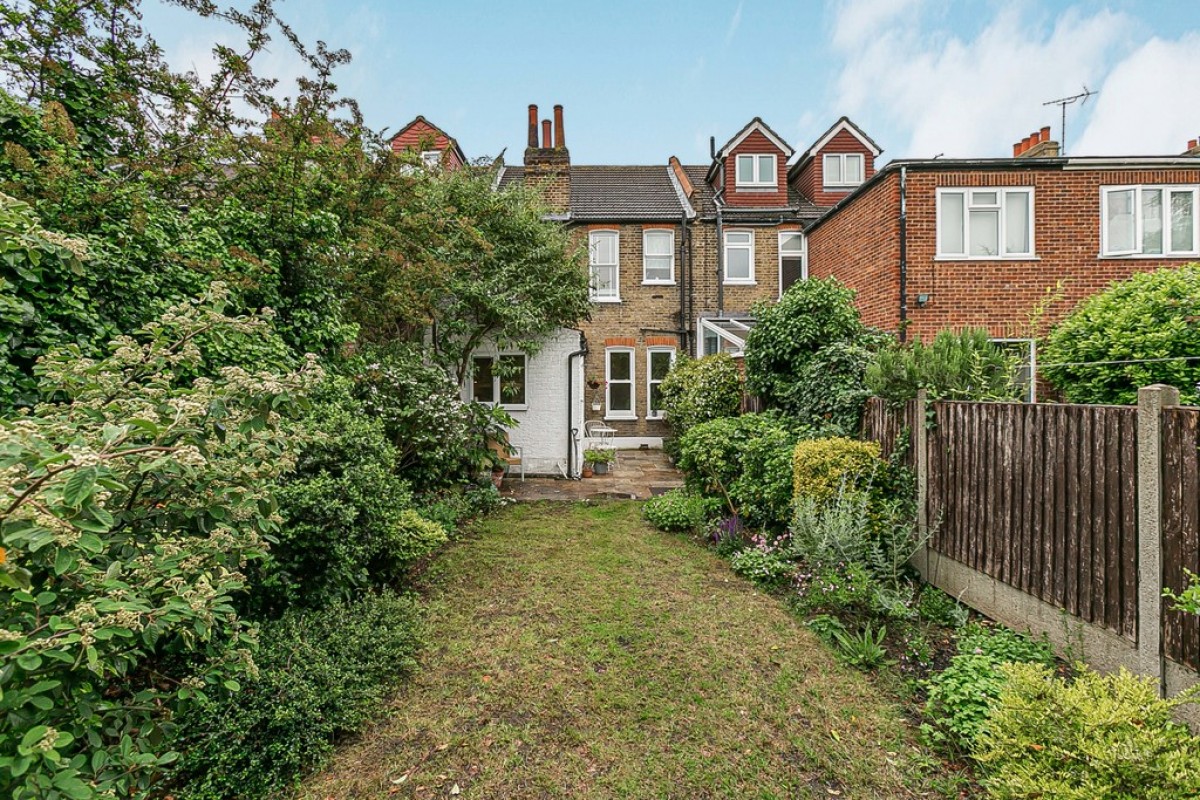 Clavering Road, Aldersbrook