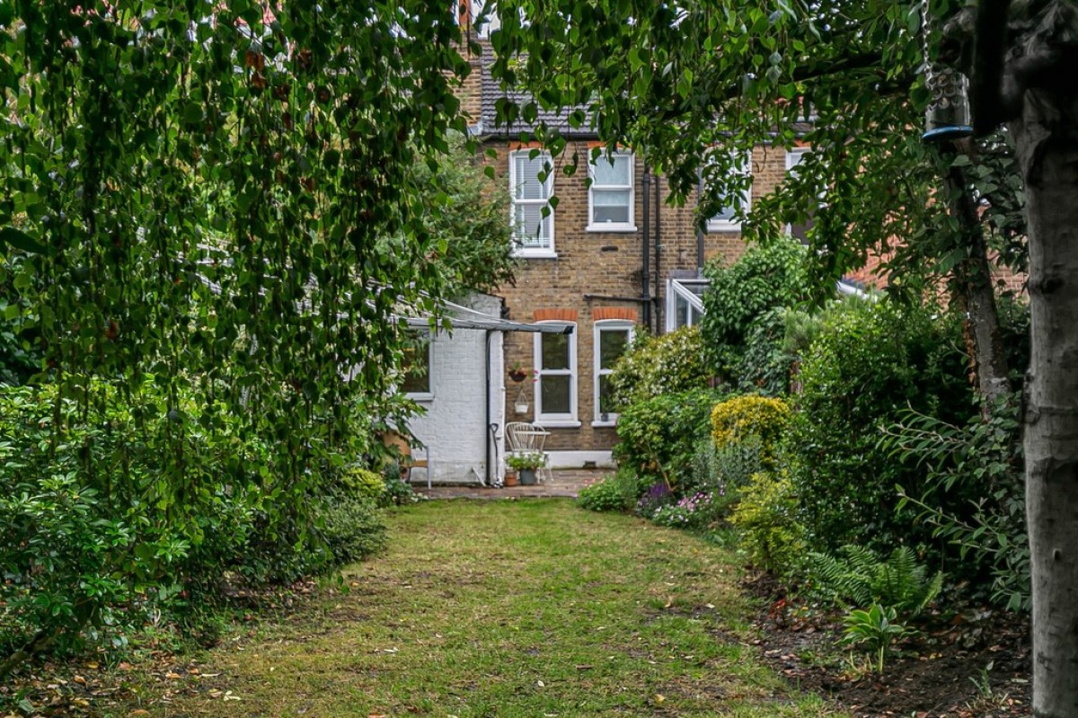 Clavering Road, Aldersbrook