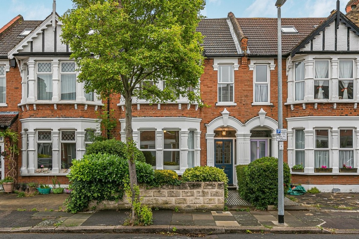 Clavering Road, Aldersbrook