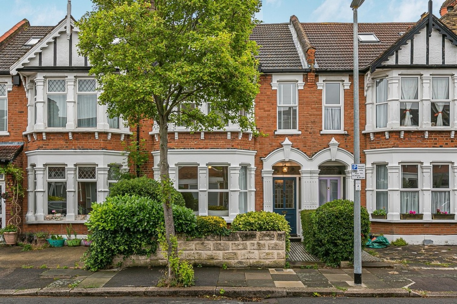 3 bedroom House for Sale Clavering Road, Aldersbrook