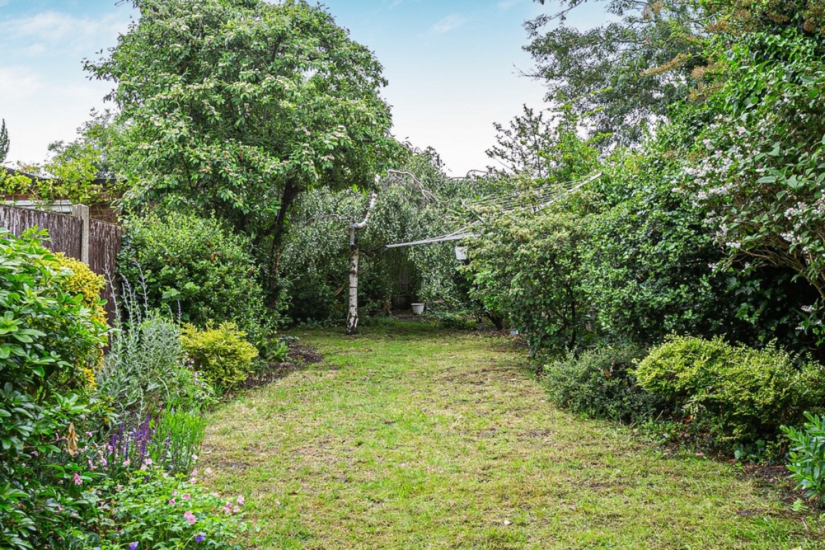 Clavering Road, Aldersbrook