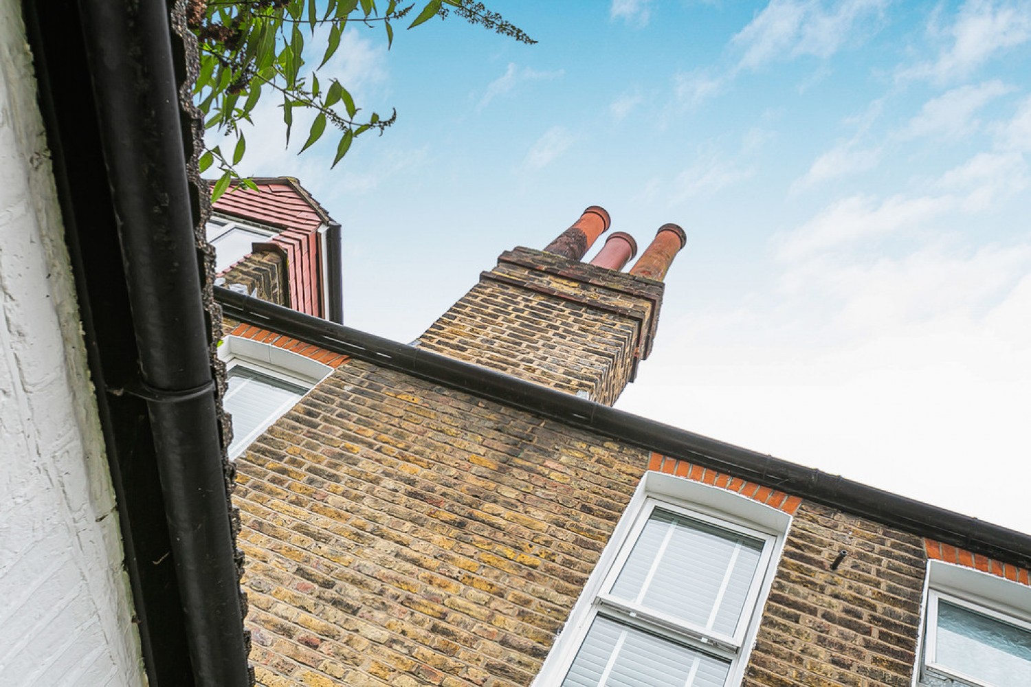 3 bedroom House for Sale Clavering Road, Aldersbrook