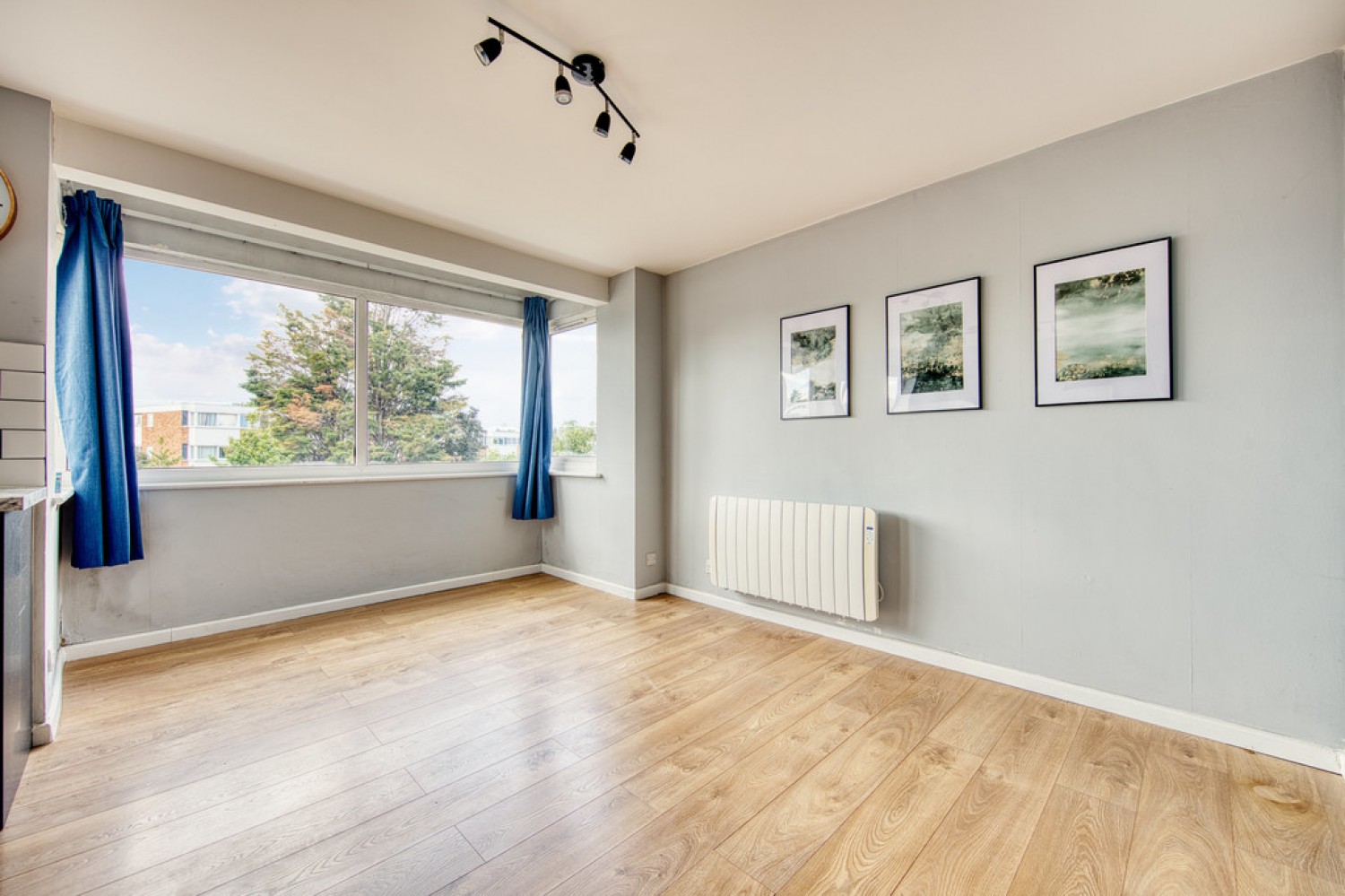 3 bedroom Flat for Sale Dudley Court, New Wanstead, Wanstead