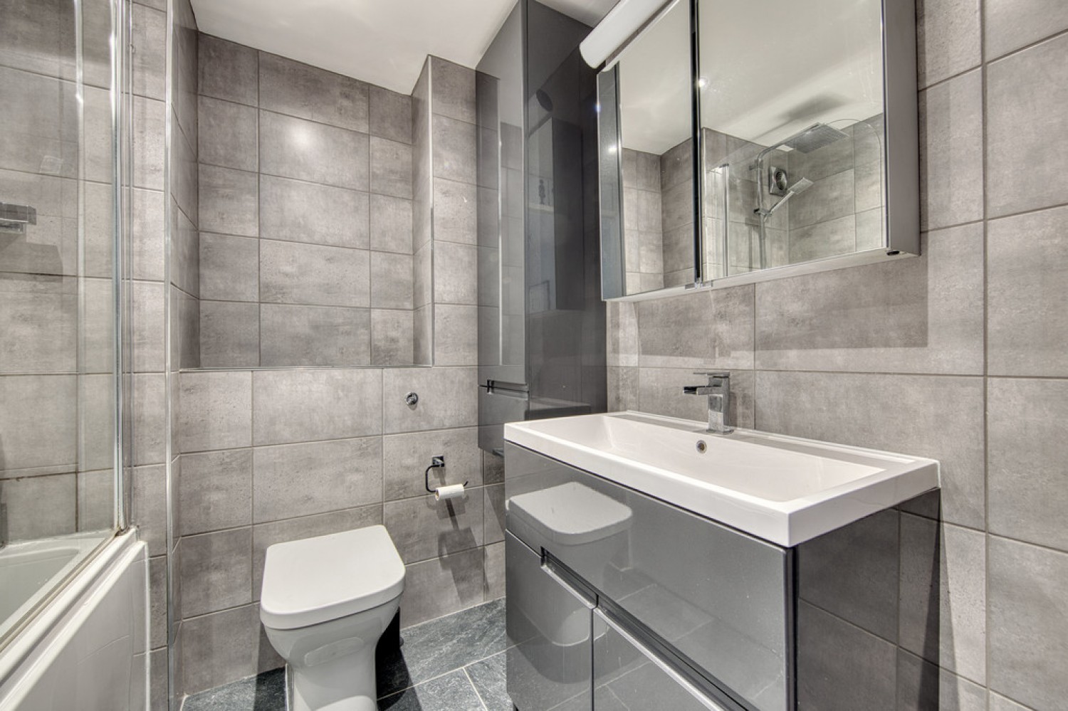 3 bedroom Flat for Sale Dudley Court, New Wanstead, Wanstead
