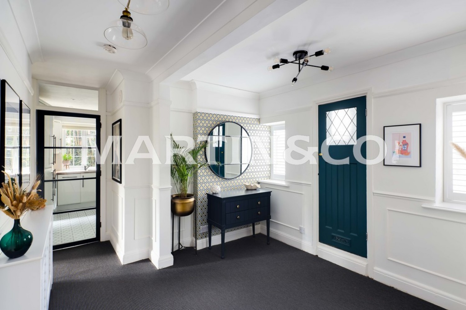 2 bedroom Flat for Sale Headley Chase