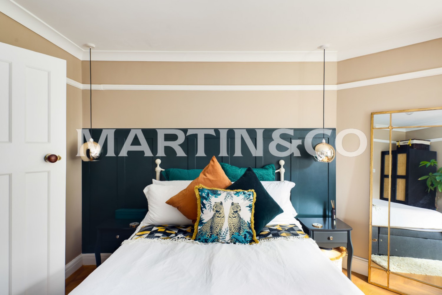 2 bedroom Flat for Sale Headley Chase