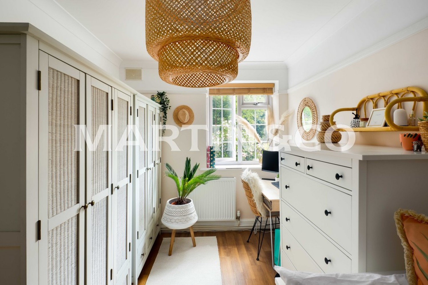 2 bedroom Flat for Sale Headley Chase