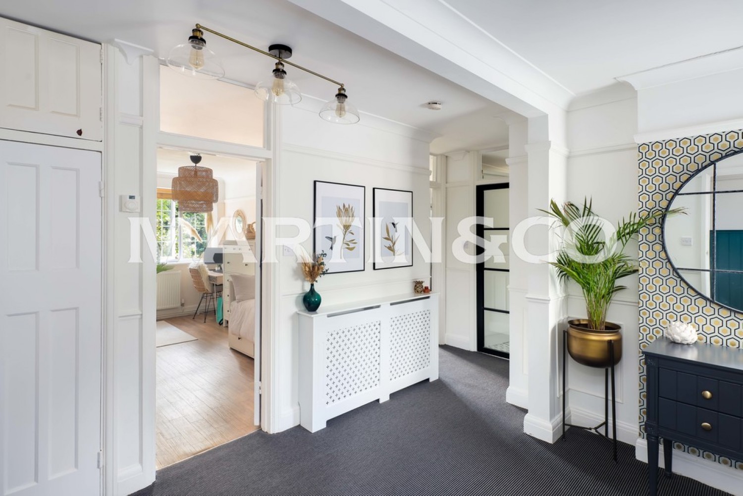 2 bedroom Flat for Sale Headley Chase