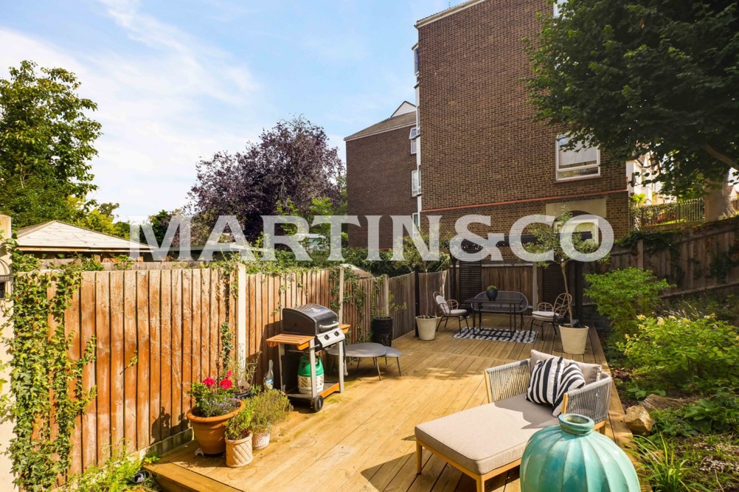 2 bedroom Flat for Sale Headley Chase
