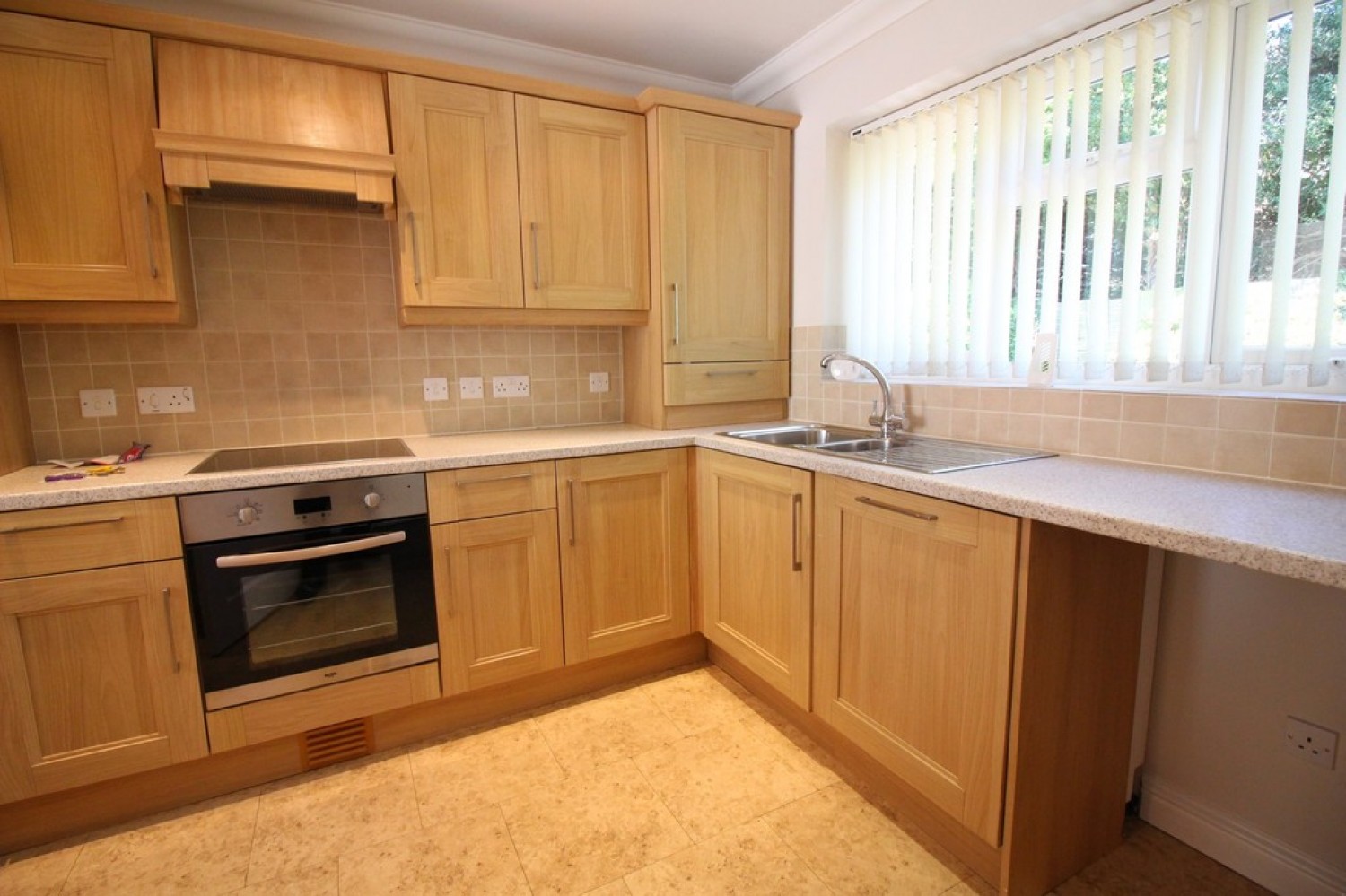 3 bedroom House for Letting Bouverie Close, Barton-On-Sea