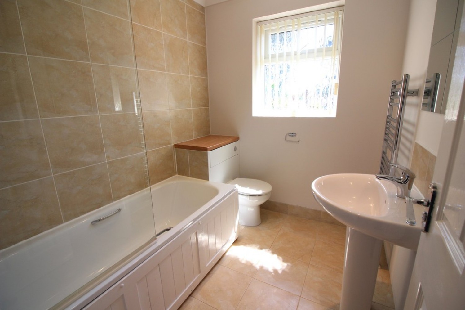 3 bedroom House for Letting Bouverie Close, Barton-On-Sea