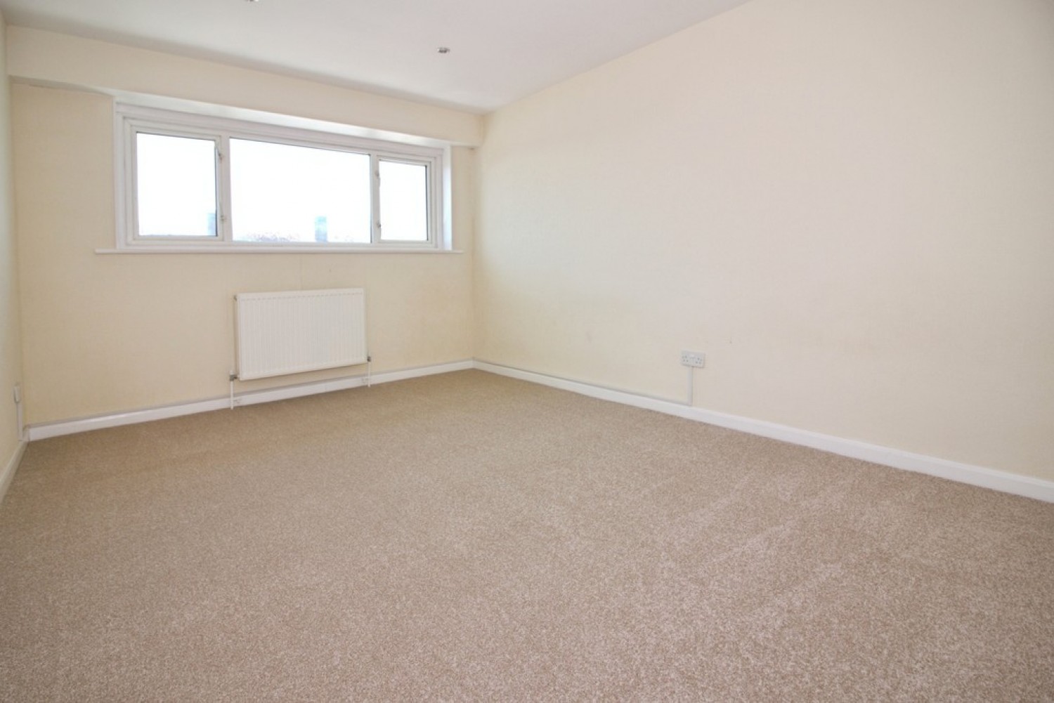 2 bedroom Flat for Letting Marine Drive, Barton On Sea